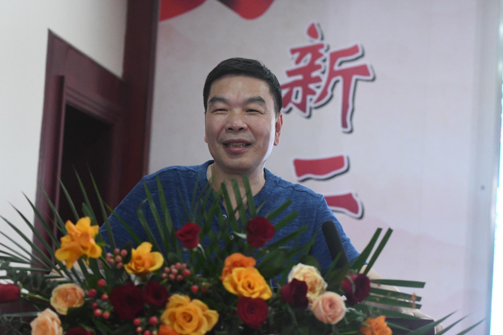 凌志培主讲.JPG